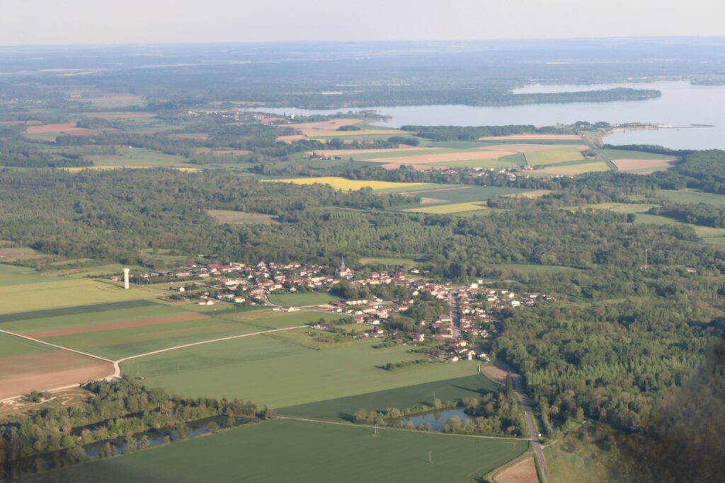 Photo aérienne de Larzicourt et du lac du Der, prise en mai par Michel Viard
